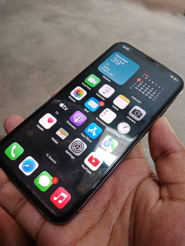 iPhone X Black color 4