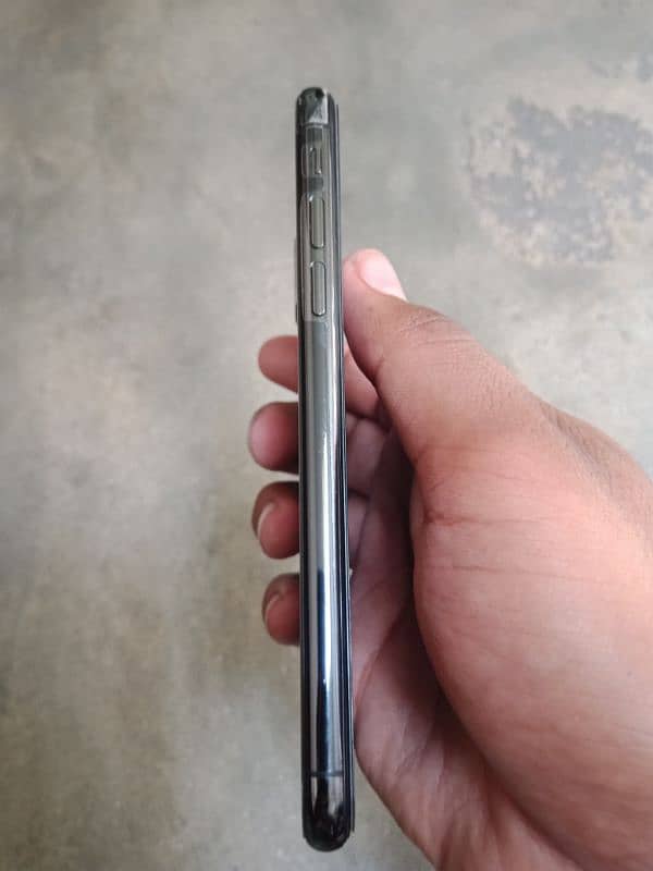 iPhone X Black color 13