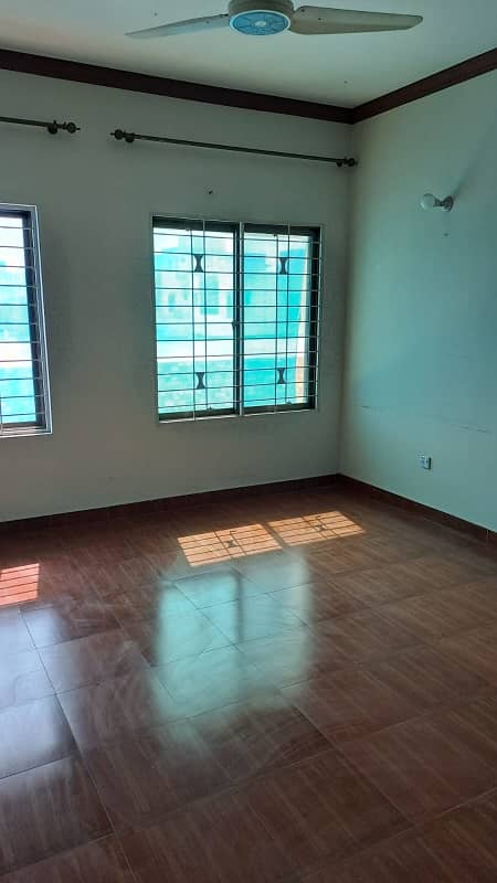 One Kanal House For Rent 100 Ft Road 7