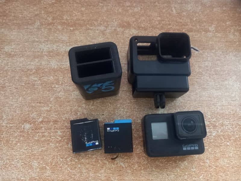 Gopro Hero 7 with Two Batteties charger 0