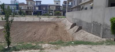 10 Marla Residential Possession Plot For Sale As Per Your Budget For Construction Or Investment In Prk View City Lahore 0