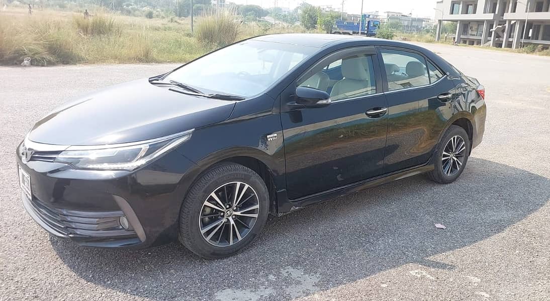 Toyota Corolla Altis Grande CVT-i 1.8 2018 2