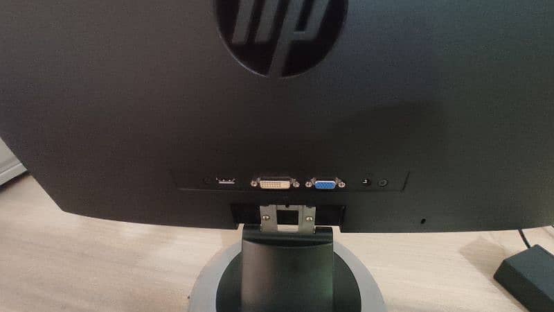 hp 22 inch borderless led available for sale 4