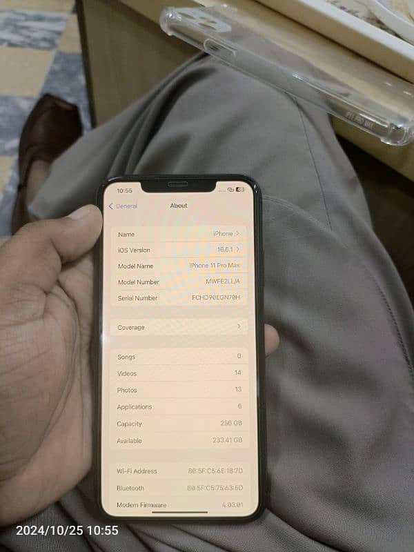 i phone.  11pro max 256 gb all okay no open LLa model dubai  se hai 2