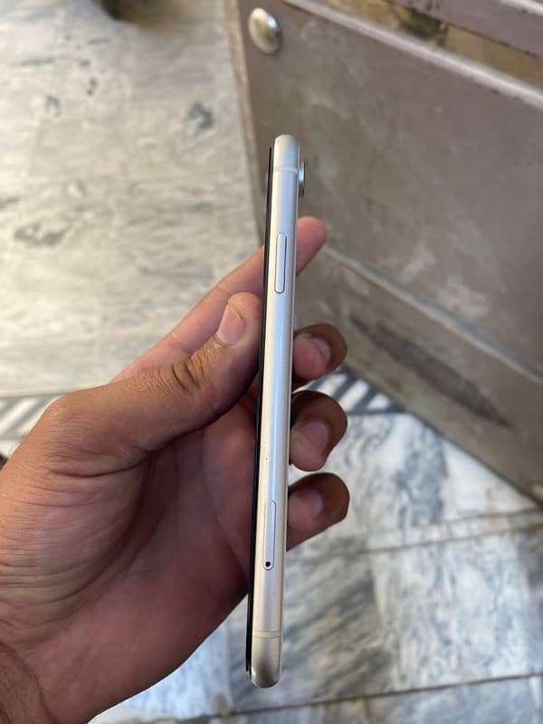 iPhone XR 64gb non pta water pack white color 2