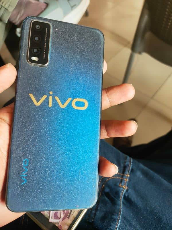 vivo y20 full box mobile 10/9 condition with box charger 3