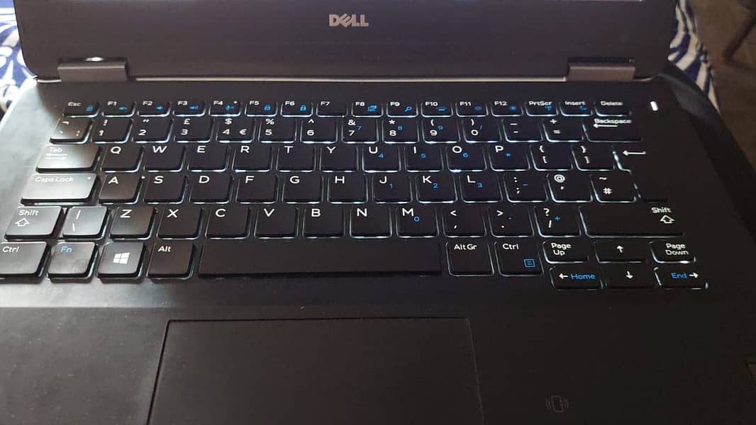 Dell Latitude E7270 4