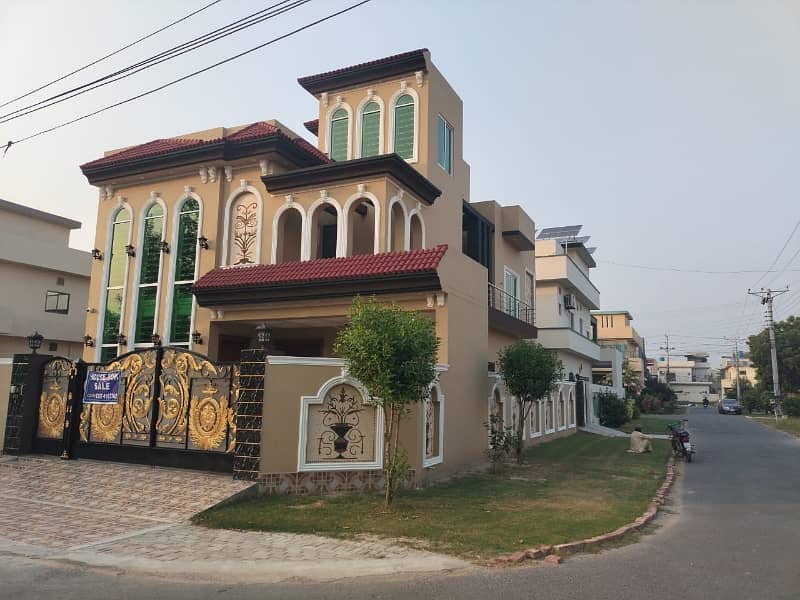 A Corner 10 Marla House In Lahore Is On The Market For sale 0