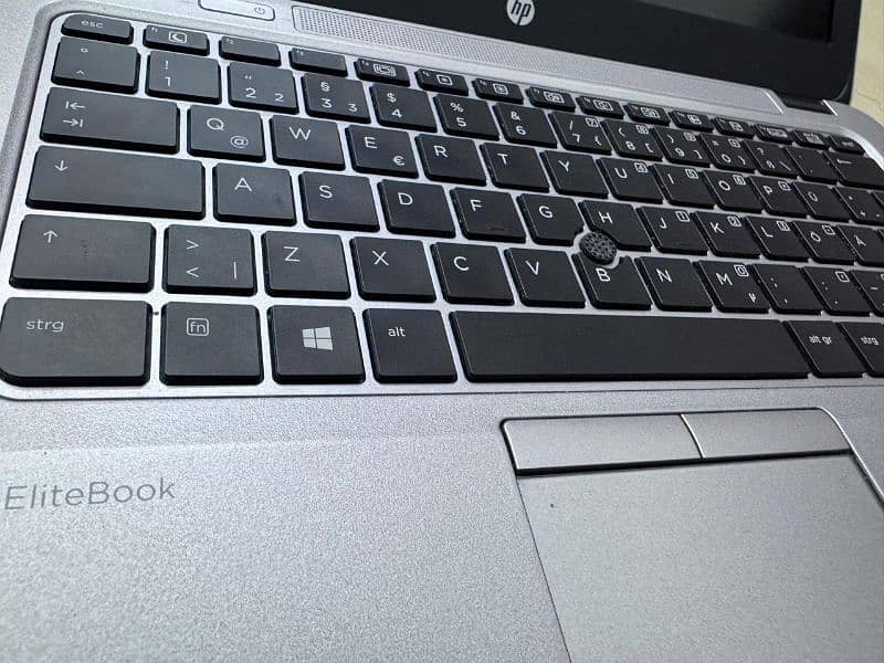 hp ELITEBOOK 820nG3 i5 6th Gen 2