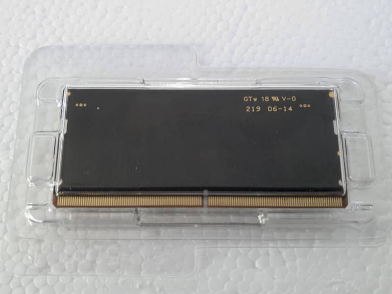 Crucial 8GB DDR5-4800 Laptop RAM 2