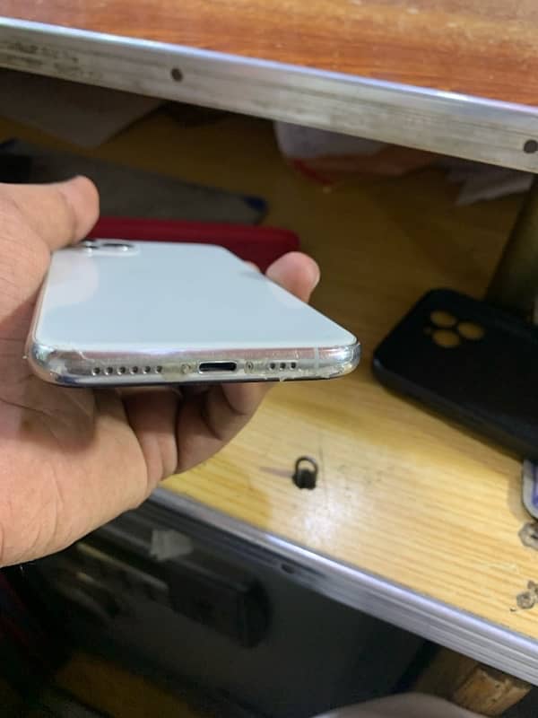 iPhone 11 pro 256 gb pta approved white colour 3