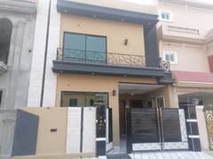 Prime Location 5 Marla Spacious House Is Available In Central Park - Block A1 For sale 0