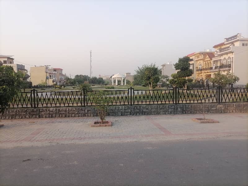 A Facing Park House Of 5 Marla In Lahore 4