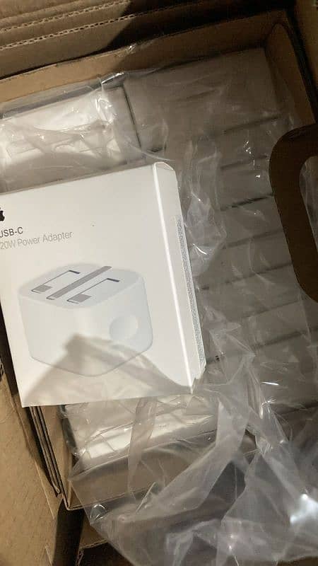 Iphone Original charger 20W 3 pin 0