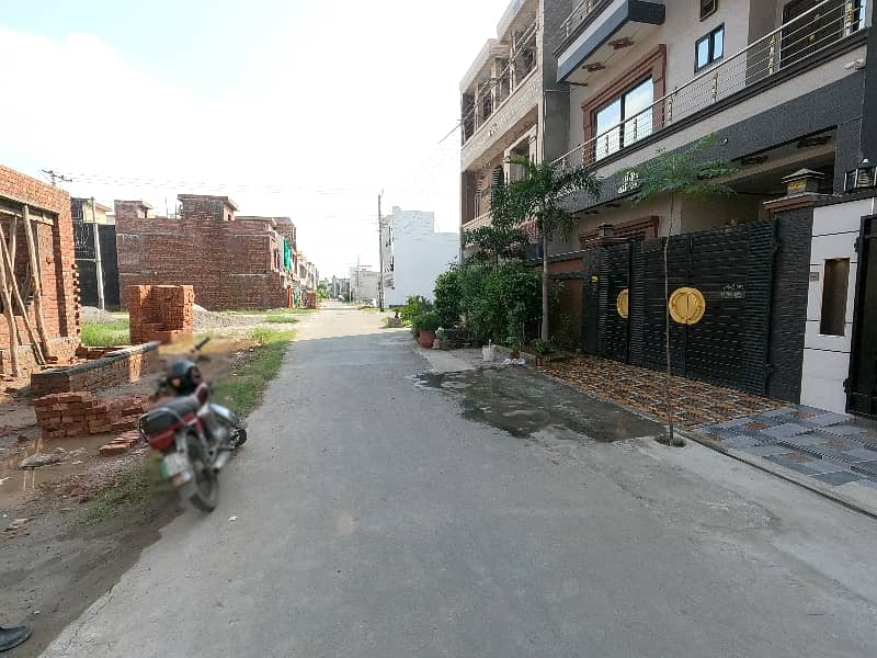 Prime Location 5 Marla Spacious House Is Available In Al Rehman Garden Phase 2 For Sale 1