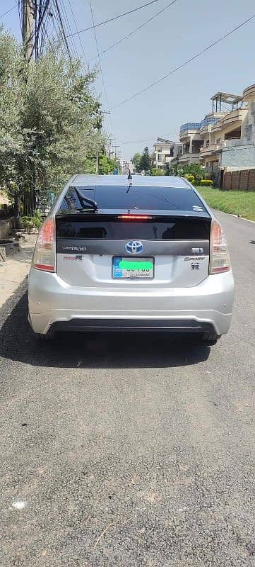 Toyota Prius 2011 1