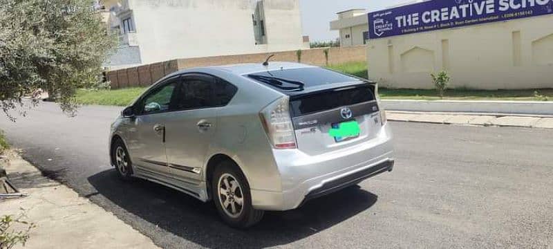 Toyota Prius 2011 4