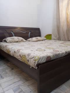 king bed in excellent condition with mattress