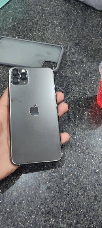 I phone 11 pro max jv,256 gb storage,83 battery health,, waterproof,,, 2