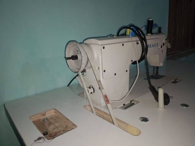 maqi silai machine new condition servo motor stand light 0