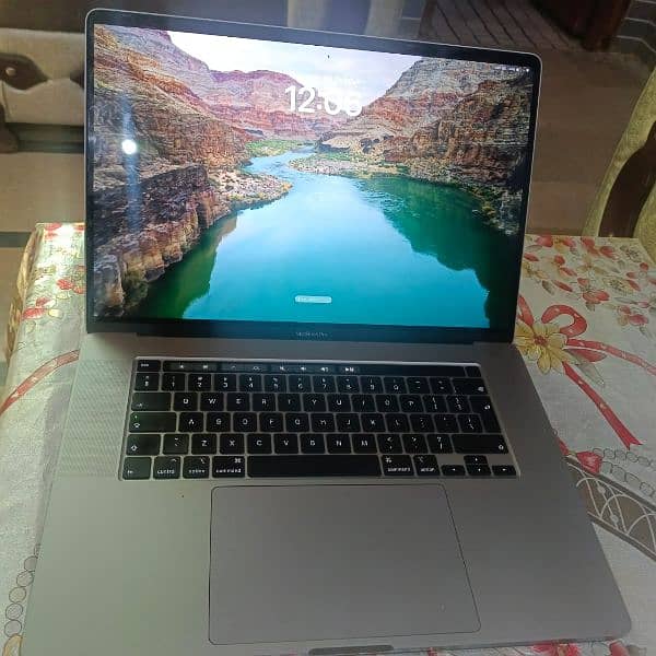 MacBook Pro 2019 i7 512GB 4