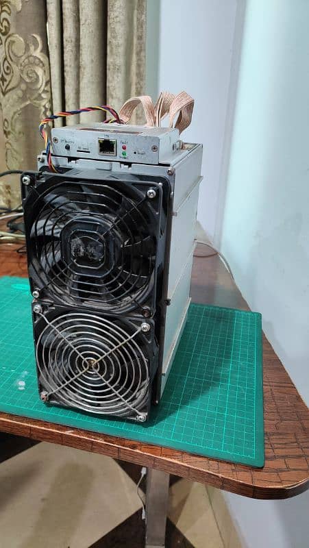 Asic miner Bitmain AntMiner Z11 1