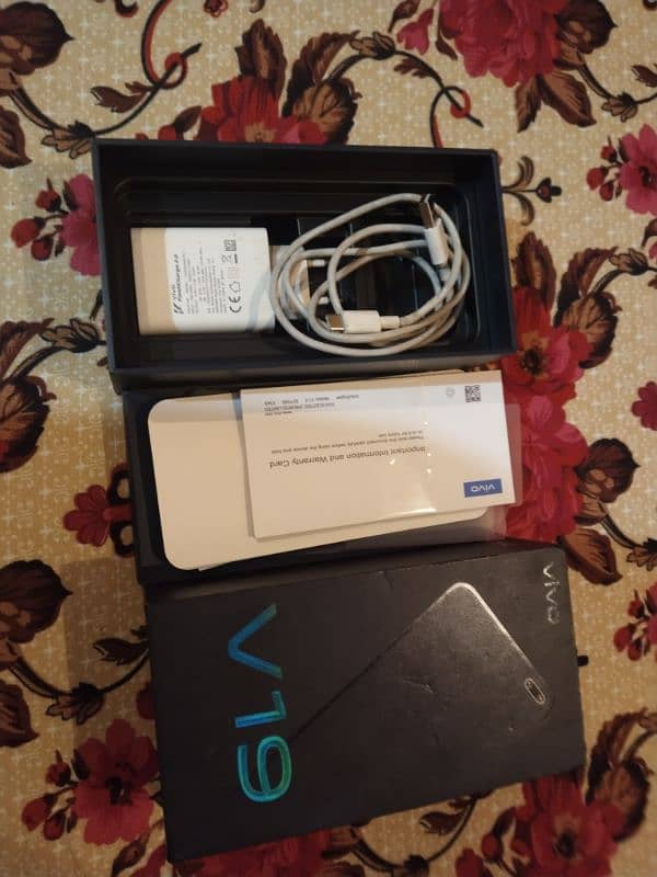 Vivo v19 8,128 complete samna Hai condition 10/6 koi masla Nahi Hai 3