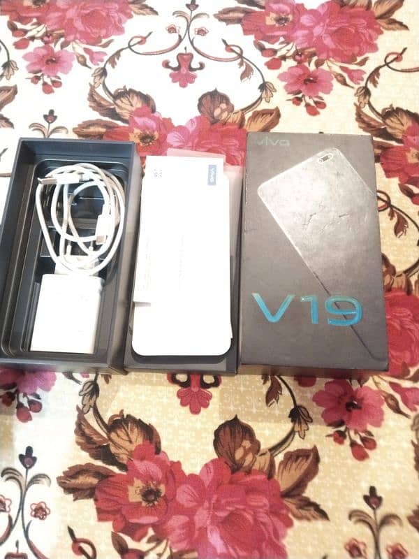 Vivo v19 8,128 complete samna Hai condition 10/6 koi masla Nahi Hai 5