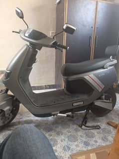 Electric scooter evee C1 Air just 600 km used brand new scooty