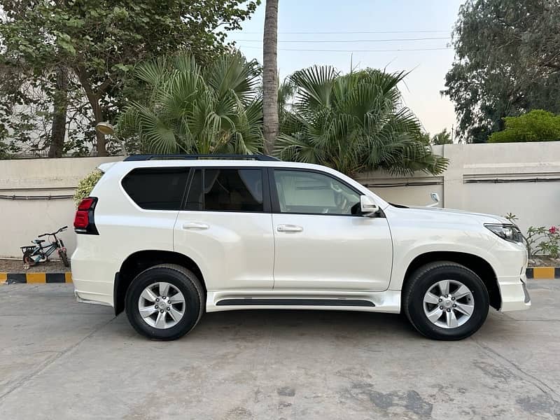 Toyota Land Cruiser Prado 2018 reg 2022 Tx Sunroof 5A Grade 39000km 2