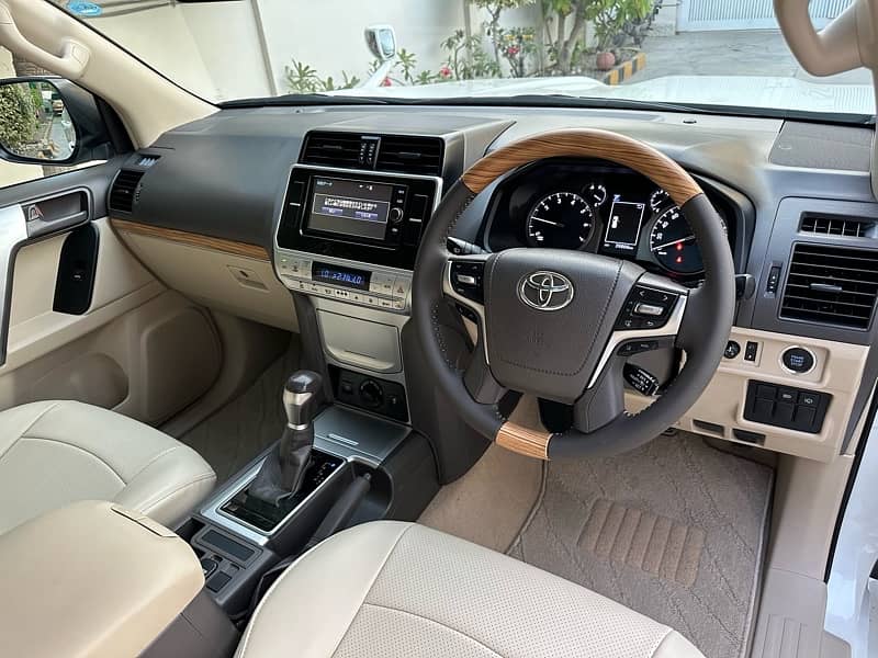 Toyota Land Cruiser Prado 2018 reg 2022 Tx Sunroof 5A Grade 39000km 12