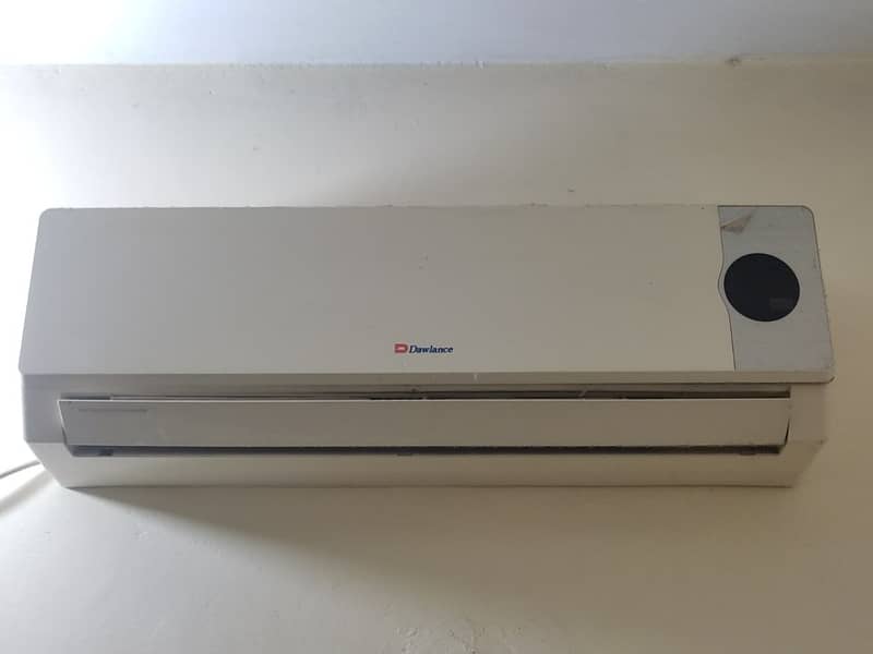 Split AC 1 Ton of Dawlance Company  with outdoor,Non Inverter 1