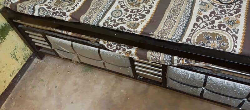 Iron Double Bed Just 6 months used like a new 5