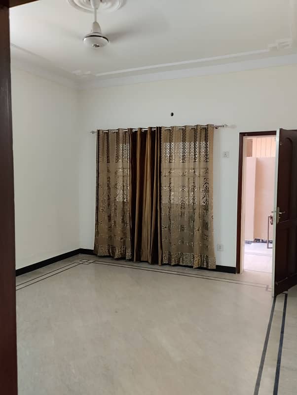 1 kanal lower portion for rent in punjab university society brand new 3 bed for family very good location 0