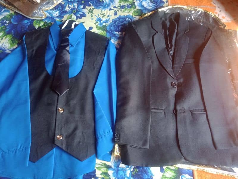 I am selling 3 piece suit 1