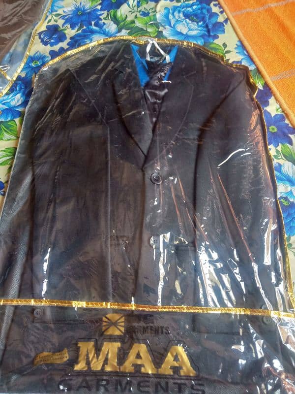 I am selling 3 piece suit 2