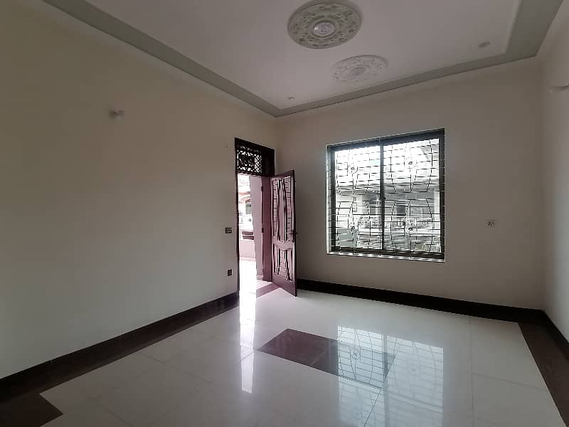 Centrally Located Lower Portion Available In Allama Iqbal Town For rent 0