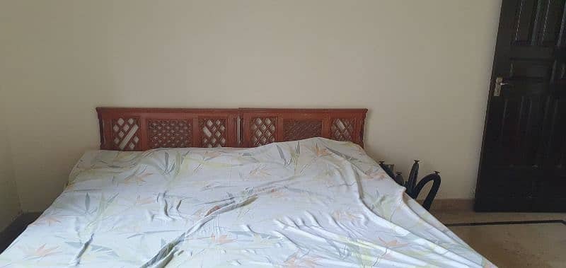 2 Double and single Bed sets with side table and dressing 12