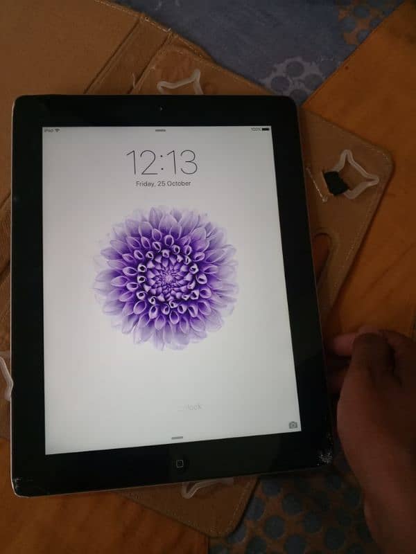 ipad 13gb. MC705P/A 2