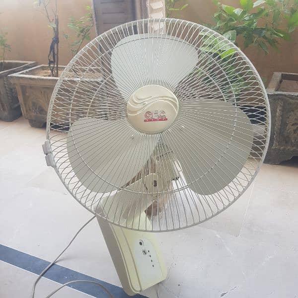 GFC 18" bracket fan 0