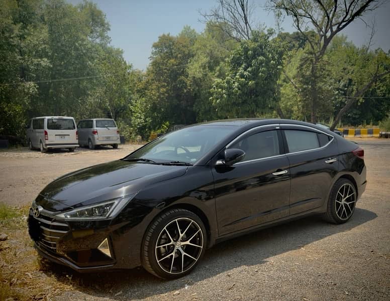 2023 Black Hyundai Elantra GLS (2.0L) 2