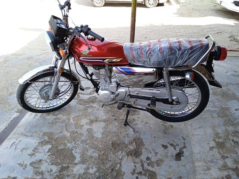 Honda 125 Special Silver Edition 2024 Totally Bike Genuine and New 0