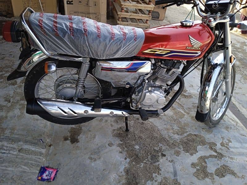 Honda 125 Special Silver Edition 2024 Totally Bike Genuine and New 1