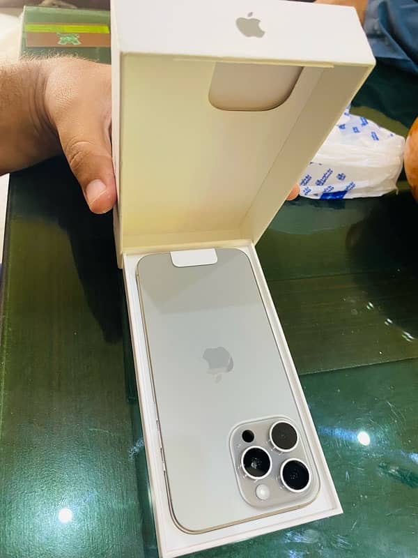 Apple iphone 15 pro max Natural 0