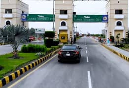 Corner Near R Commercial 10 Marla Plot for Sale in Lahore Motorway City 0