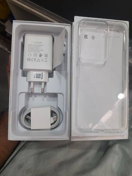 Vivo y17s 6 128 with orginal box and charger 5