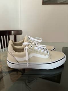 Vans Women’s Low Top Sneaker 0