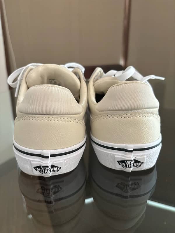 Vans Women’s Low Top Sneaker 2