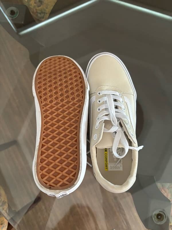 Vans Women’s Low Top Sneaker 4