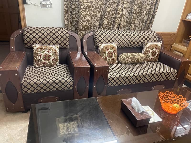 6 seater sofa with table (free) 0